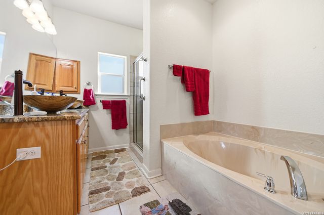 528 Jacobs, La Vernia, TX 78121