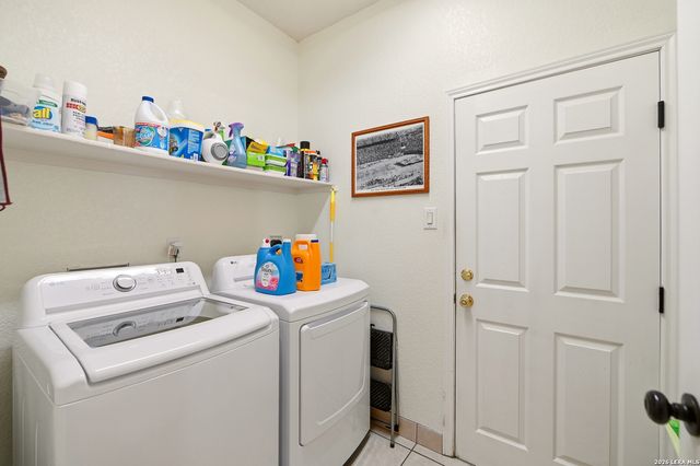 528 Jacobs, La Vernia, TX 78121