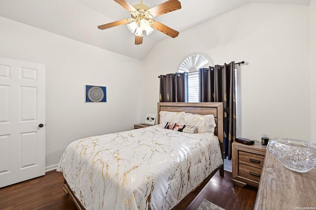 528 Jacobs, La Vernia, TX 78121