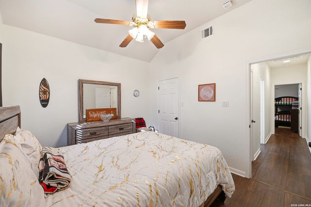 528 Jacobs, La Vernia, TX 78121