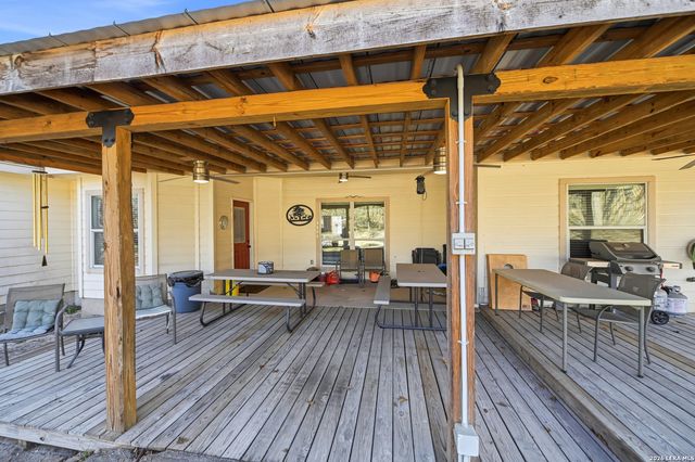 528 Jacobs, La Vernia, TX 78121