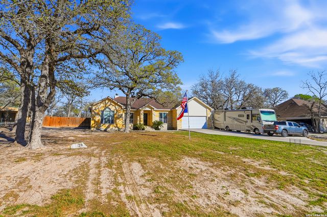 528 Jacobs, La Vernia, TX 78121