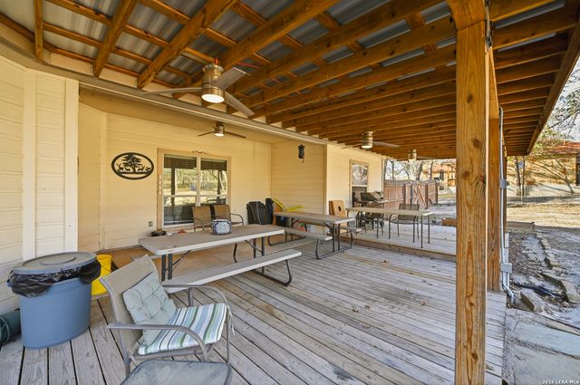 528 Jacobs, La Vernia, TX 78121