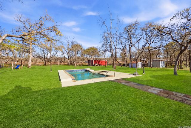 528 Jacobs, La Vernia, TX 78121