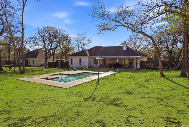 528 Jacobs, La Vernia, TX 78121