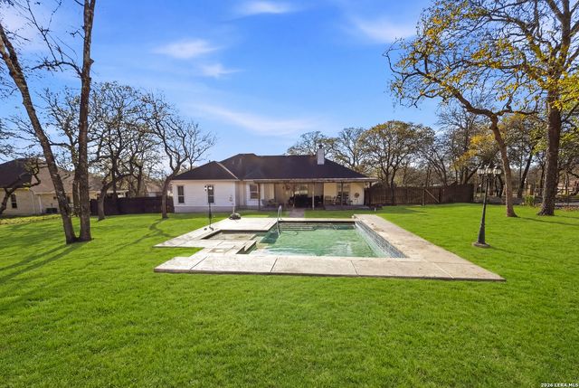 528 Jacobs, La Vernia, TX 78121