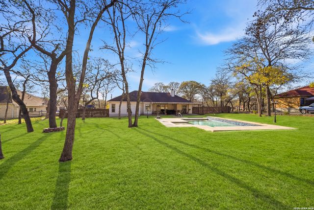 528 Jacobs, La Vernia, TX 78121