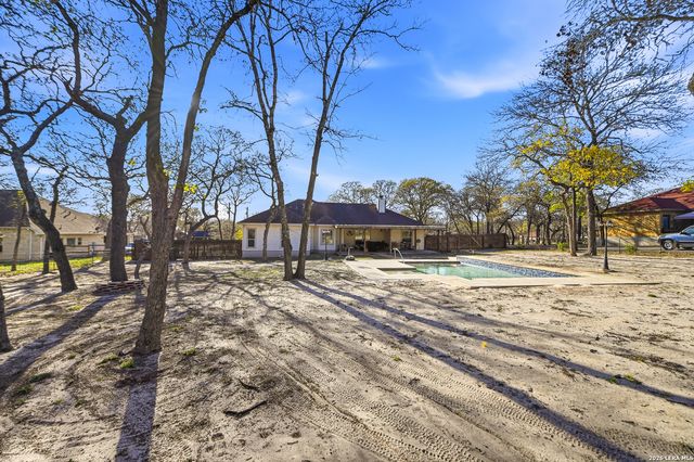 528 Jacobs, La Vernia, TX 78121