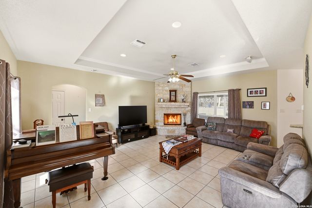 528 Jacobs, La Vernia, TX 78121