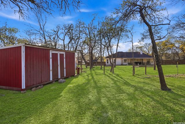 528 Jacobs, La Vernia, TX 78121