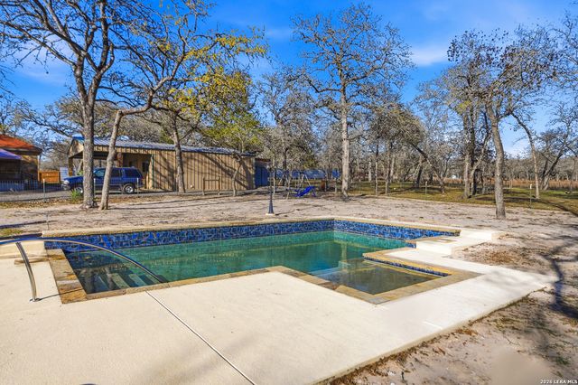 528 Jacobs, La Vernia, TX 78121