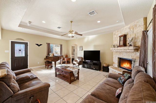 528 Jacobs, La Vernia, TX 78121