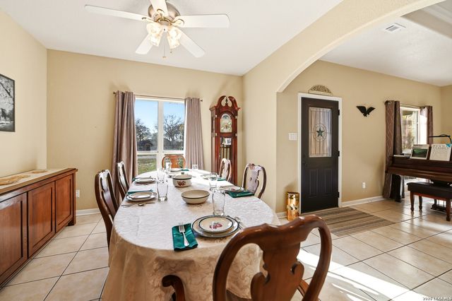 528 Jacobs, La Vernia, TX 78121