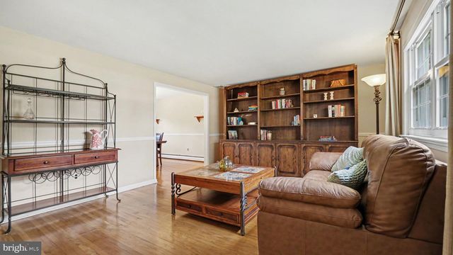 17 TEAKWOOD TER, Norristown, PA 19403