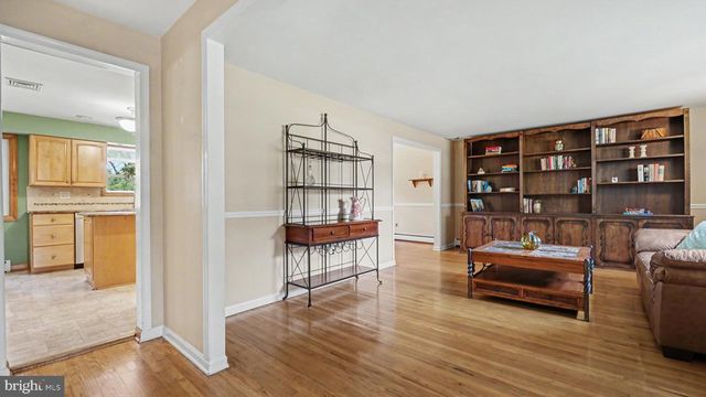 17 TEAKWOOD TER, Norristown, PA 19403