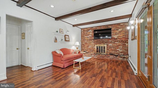 17 TEAKWOOD TER, Norristown, PA 19403