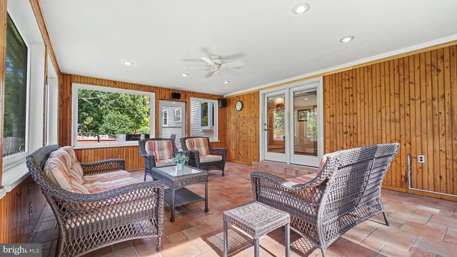 17 TEAKWOOD TER, Norristown, PA 19403