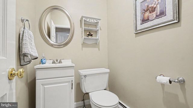 17 TEAKWOOD TER, Norristown, PA 19403