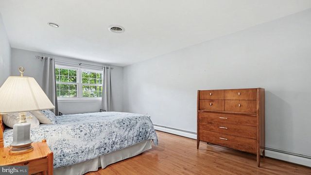 17 TEAKWOOD TER, Norristown, PA 19403