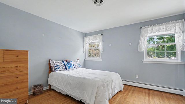 17 TEAKWOOD TER, Norristown, PA 19403