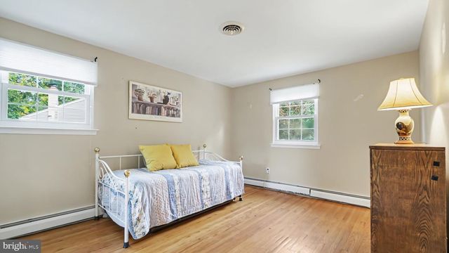 17 TEAKWOOD TER, Norristown, PA 19403