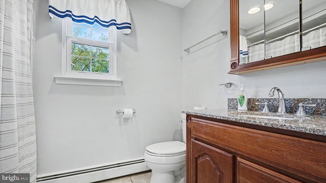 17 TEAKWOOD TER, Norristown, PA 19403