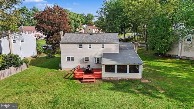 17 TEAKWOOD TER, Norristown, PA 19403