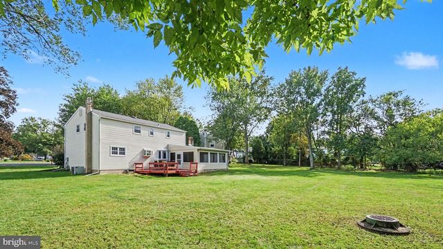 17 TEAKWOOD TER, Norristown, PA 19403