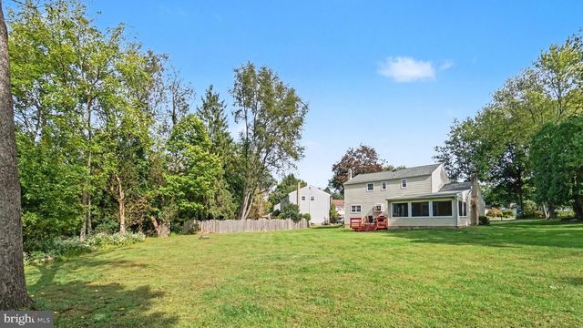 17 TEAKWOOD TER, Norristown, PA 19403