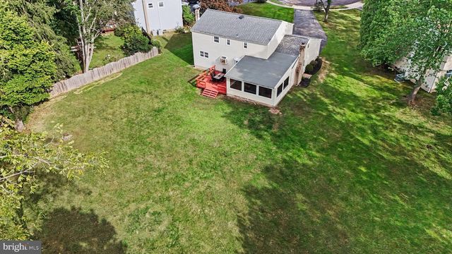 17 TEAKWOOD TER, Norristown, PA 19403