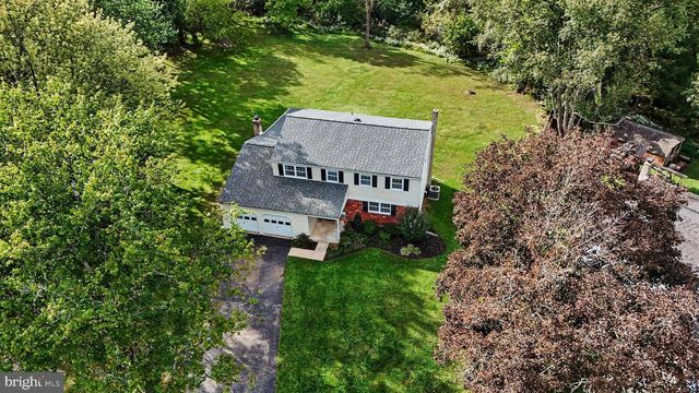 17 TEAKWOOD TER, Norristown, PA 19403