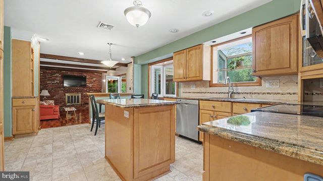 17 TEAKWOOD TER, Norristown, PA 19403