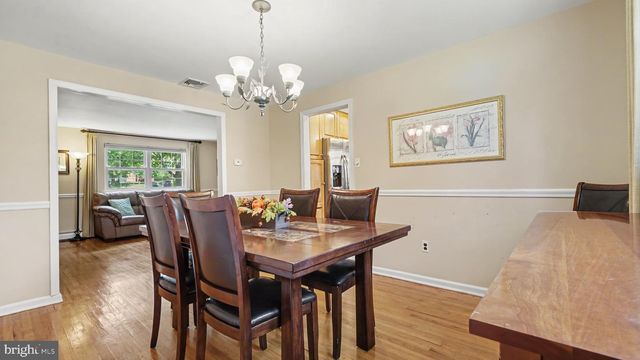 17 TEAKWOOD TER, Norristown, PA 19403