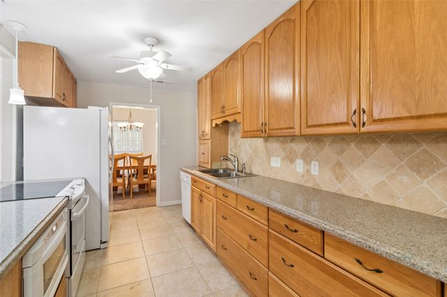 130 Clinton Lane, Midlothian, TX 76065