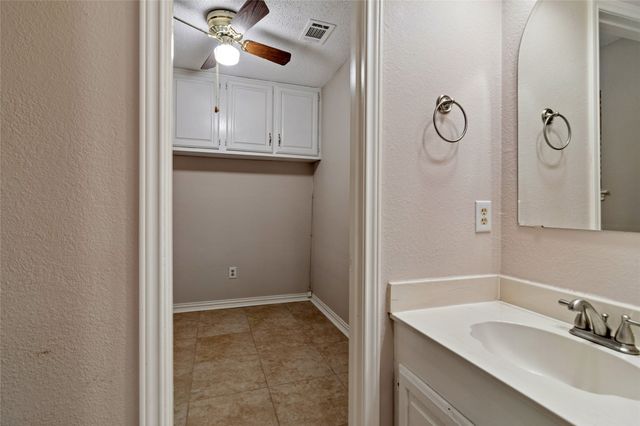 130 Clinton Lane, Midlothian, TX 76065