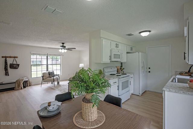 2656 PINEWOOD Boulevard E, Middleburg, FL 32068