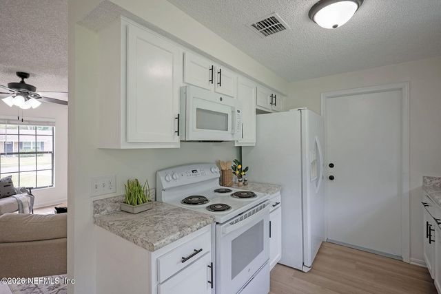 2656 PINEWOOD Boulevard E, Middleburg, FL 32068