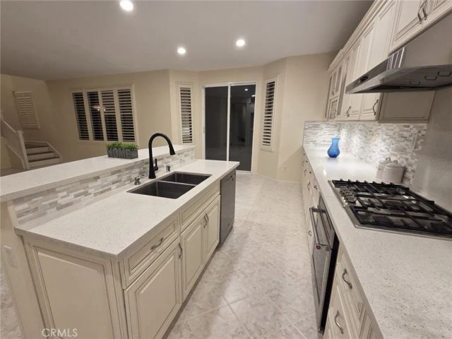 61 Dovecreek, Irvine, CA 92618