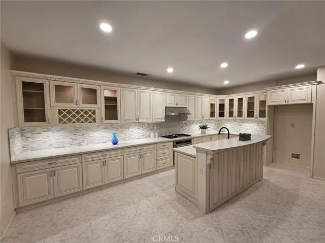 61 Dovecreek, Irvine, CA 92618