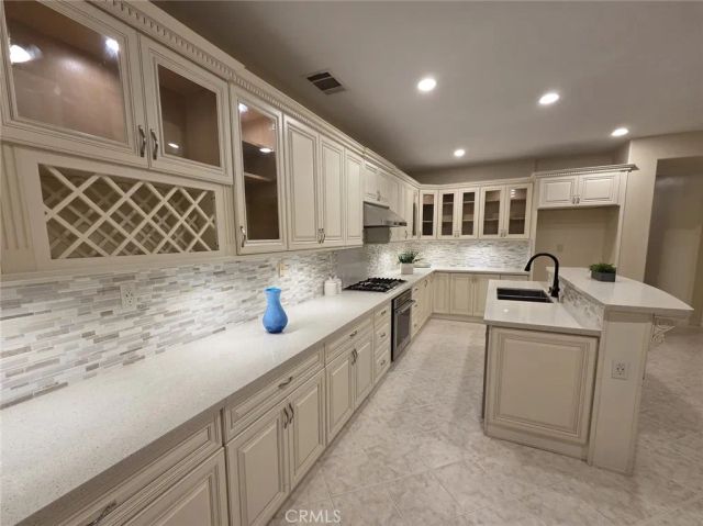 61 Dovecreek, Irvine, CA 92618