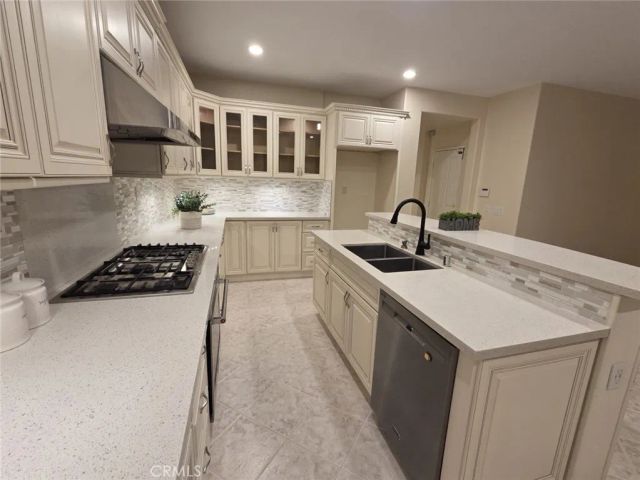 61 Dovecreek, Irvine, CA 92618