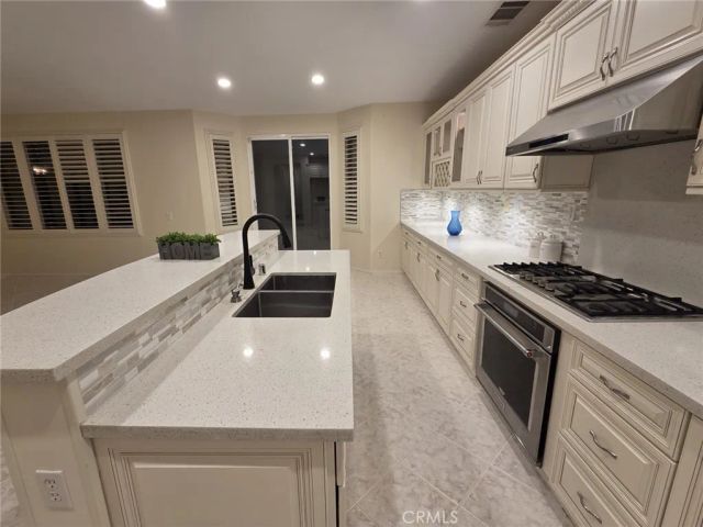 61 Dovecreek, Irvine, CA 92618