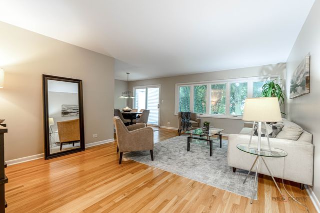 216 Valley View Court, Wilmette, IL 60091
