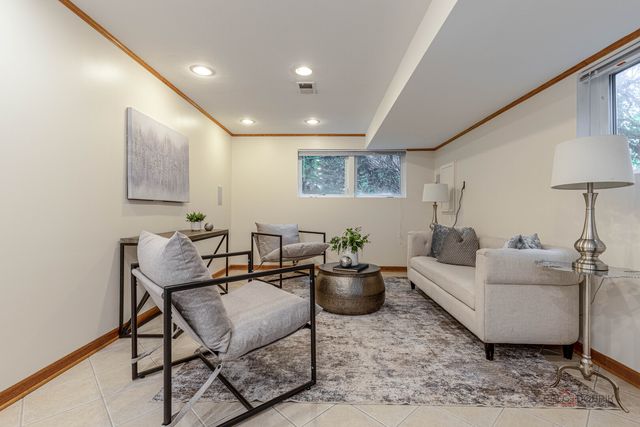 216 Valley View Court, Wilmette, IL 60091