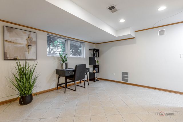 216 Valley View Court, Wilmette, IL 60091