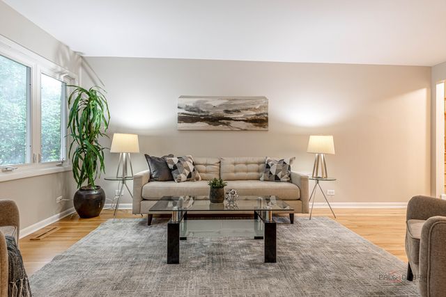 216 Valley View Court, Wilmette, IL 60091