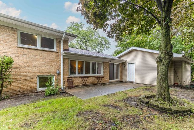 216 Valley View Court, Wilmette, IL 60091