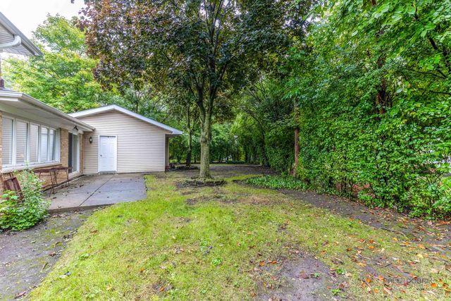 216 Valley View Court, Wilmette, IL 60091