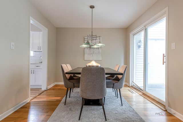 216 Valley View Court, Wilmette, IL 60091
