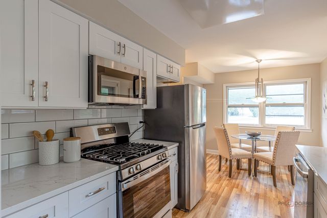 216 Valley View Court, Wilmette, IL 60091
